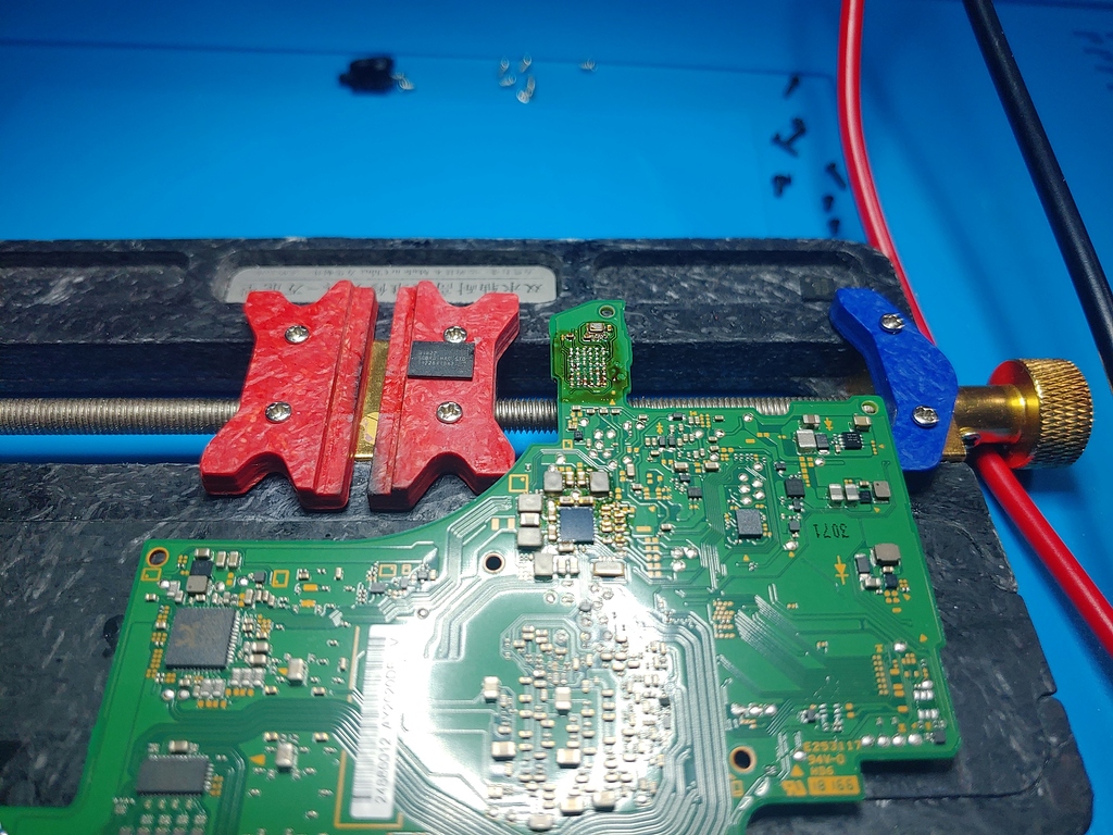 Who knows the purpose of this chip - Nintendo Switch